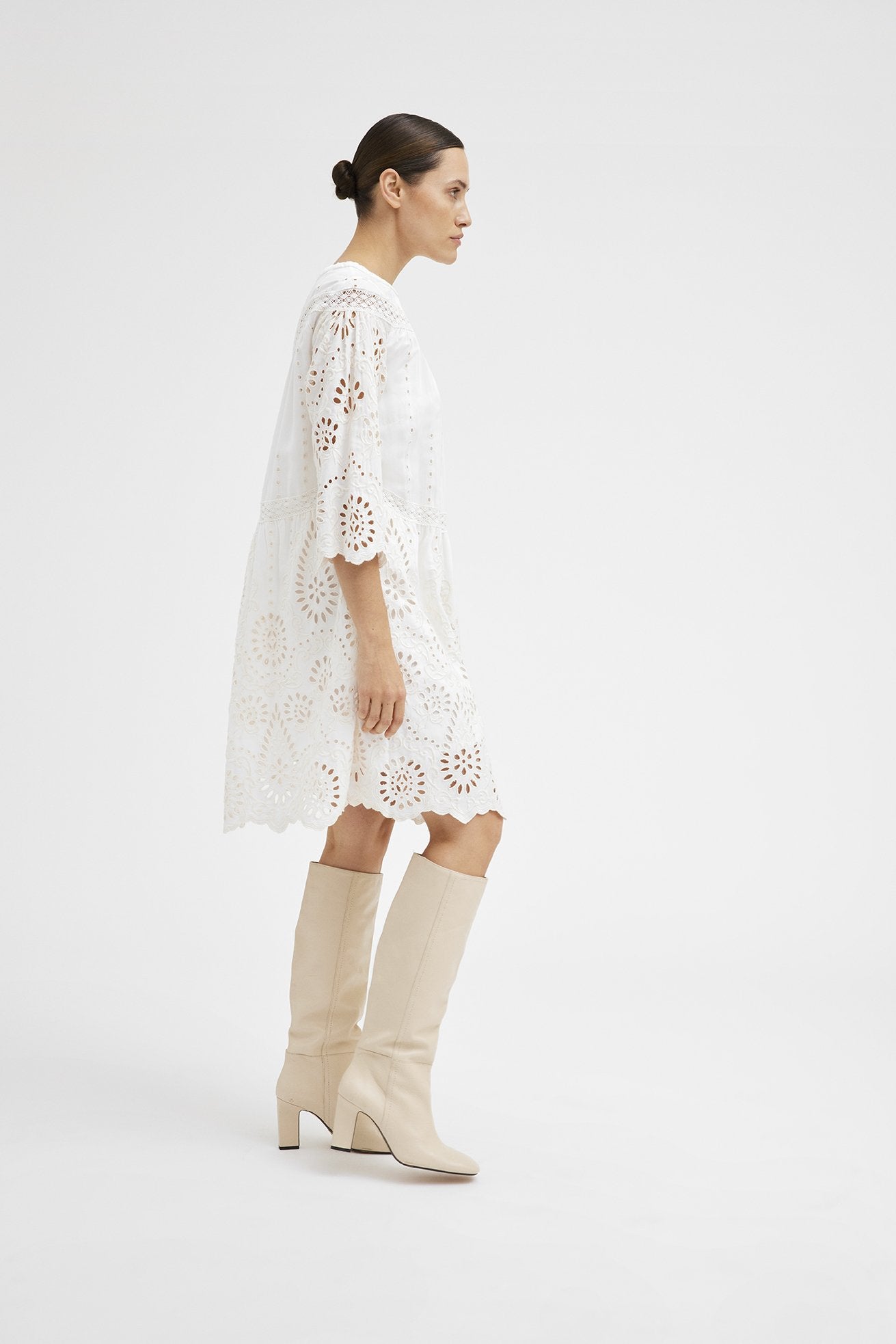 Alva Short Tunic in Broderi Anglaise Creme